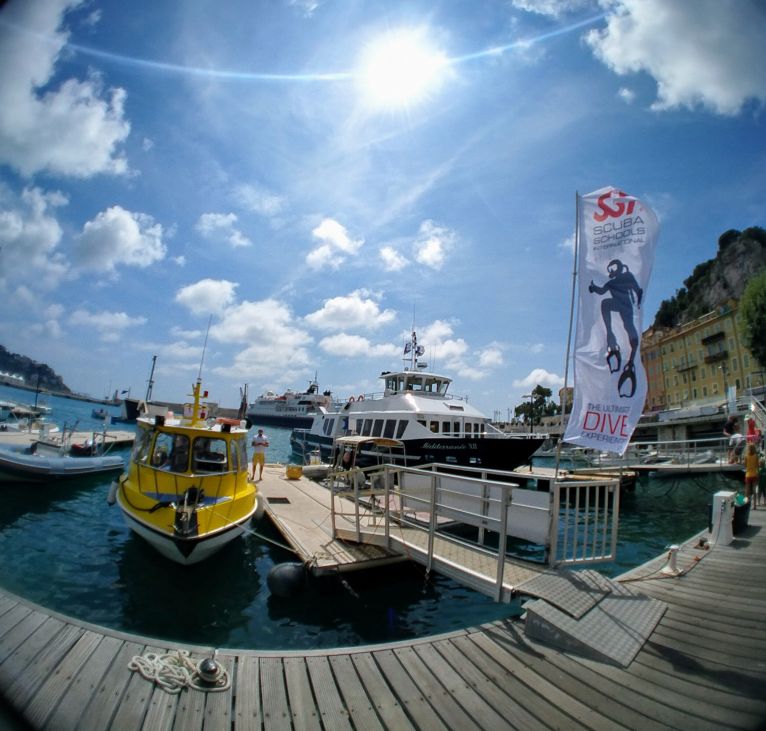 quai plongée et bateaux chango diving port de nice